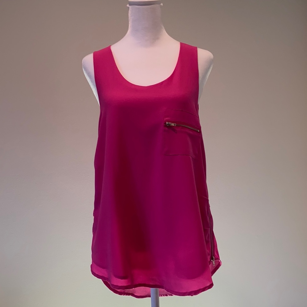 Paper Crane Pink sleeveless top, zipper detail.